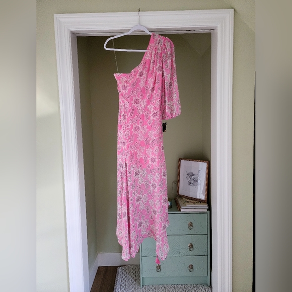 New Beautiful Pink Dress - Picture 2 of 6